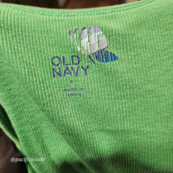 UNDER ARMOUR & OLD NAVY GREEN TANK TOPS SIZE XS/SMALL - Picture 3 of 7
